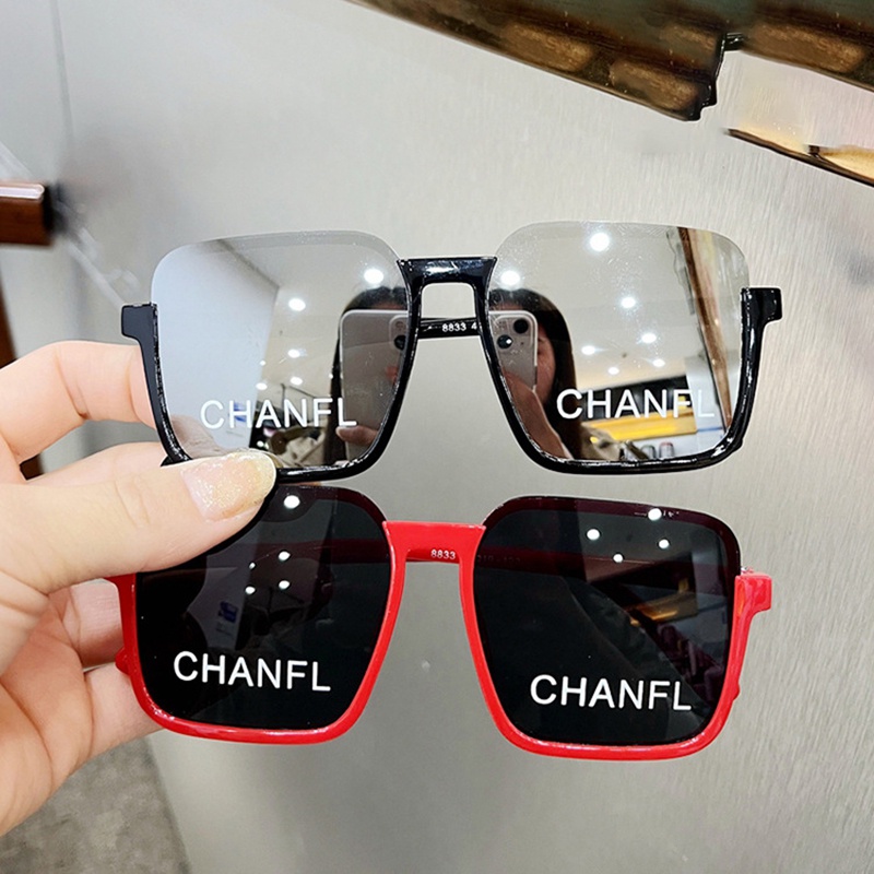 Kính mát gọng vuông phong cách sành điệu thời trang cho bé