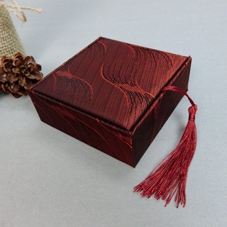 Hộp gấm đựng vòng tay sang trọng 10x10x4cm