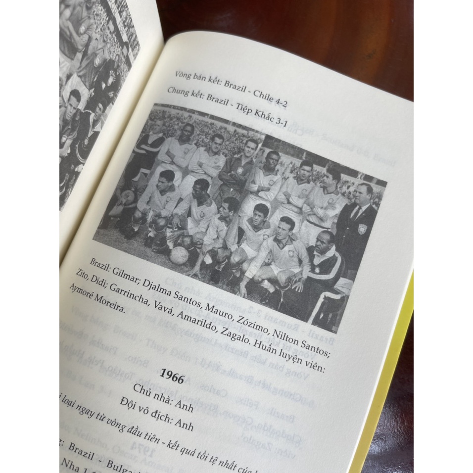 Sách - Bóng Đá Lối Sống Brazil – Alex Bellos – Mai Chí Trung dịch – Phoenix Books – bìa mềm