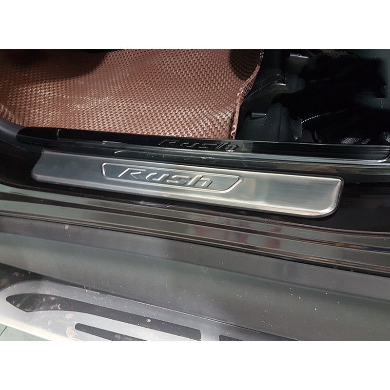 Ốp Bậc Cửa, Nẹp Bước Chân xe Toyota Rush 2018 2019 2020 2021 mẫu inox