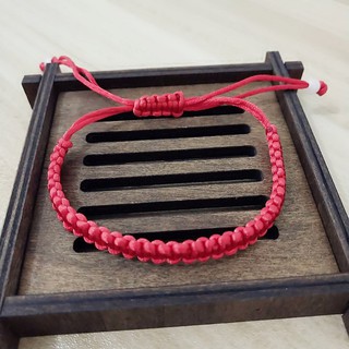 vòng tay chỉ đỏ may mắn