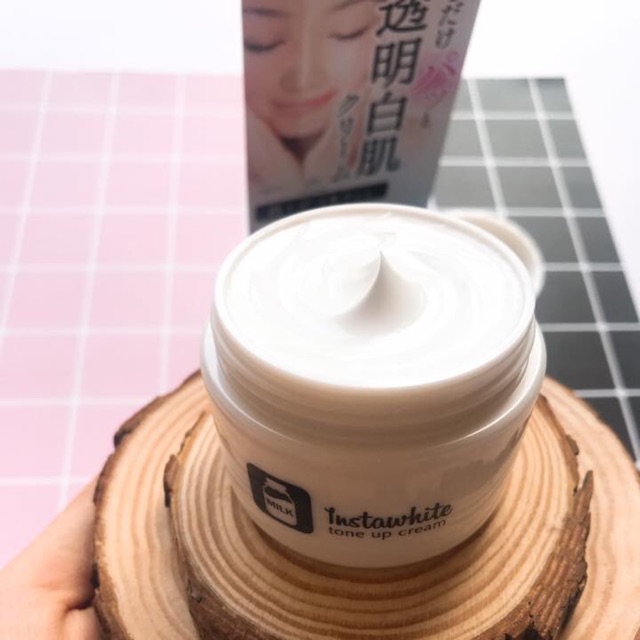 Kem nâng tông Instawhite Nhật bản