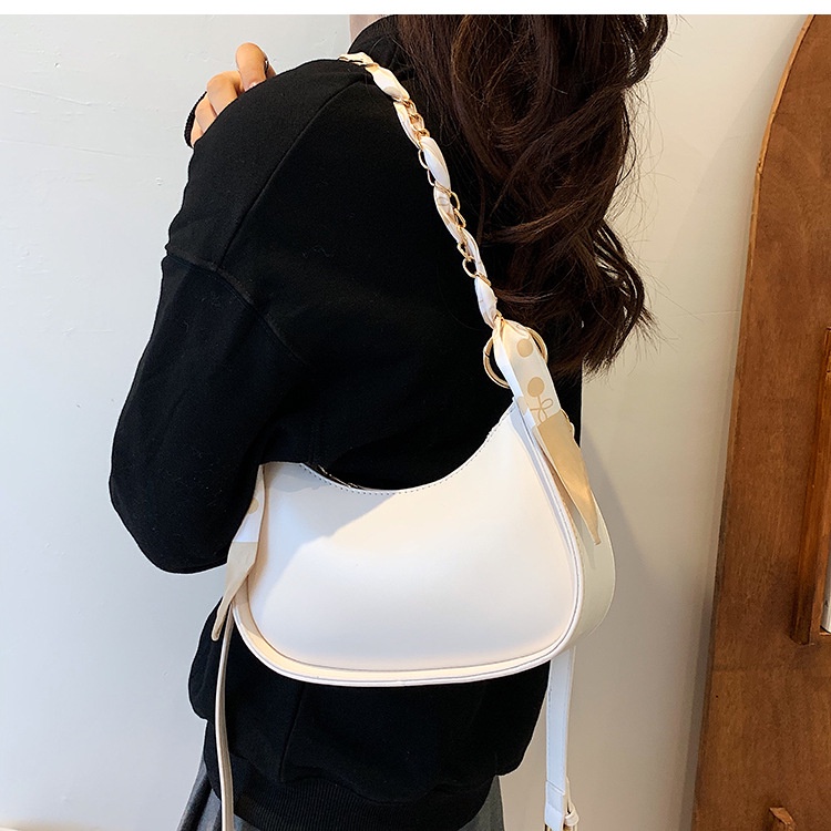 Túi đeo vai IELGY dễ phối đồ thời trang cho nữ