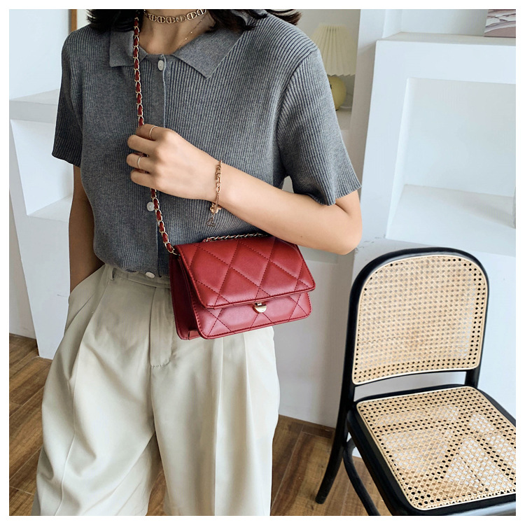 Túi đeo chéo thời trang nữ sang trọng | BigBuy360 - bigbuy360.vn