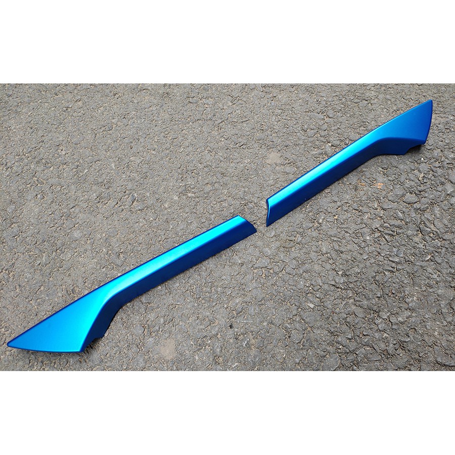 Ốp Calang Xe Toyota Cross 2019 2020 2021 có 2 màu lựa chọn