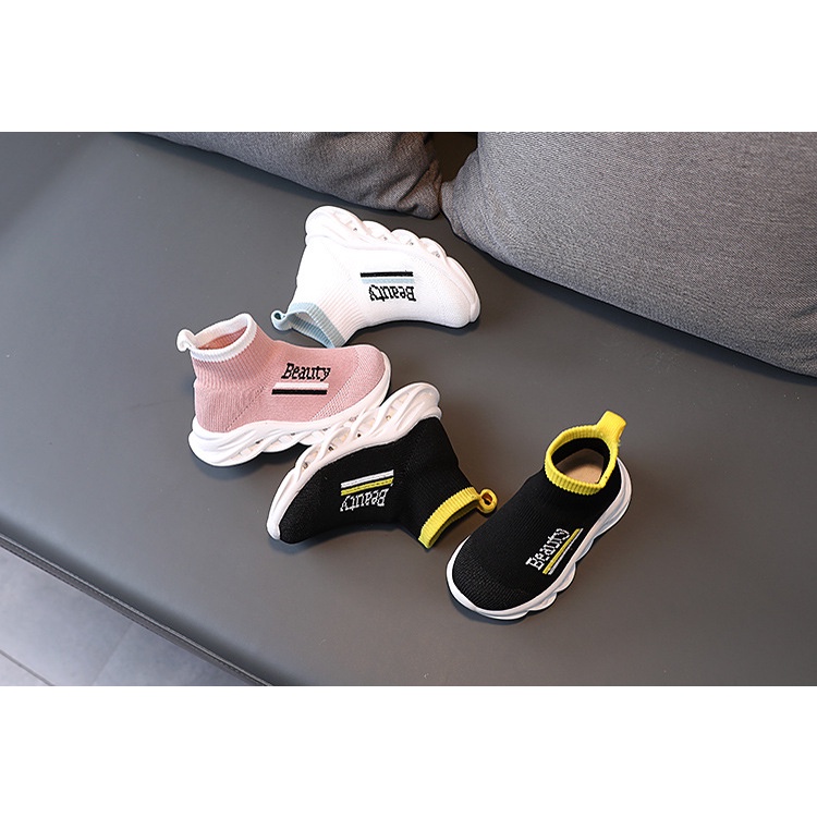 Giày Thể Thao Đế Mềm Siêu Nhẹ Thoáng Khí Có Đèn Led Thời Trang Unisex Cho Trẻ Em