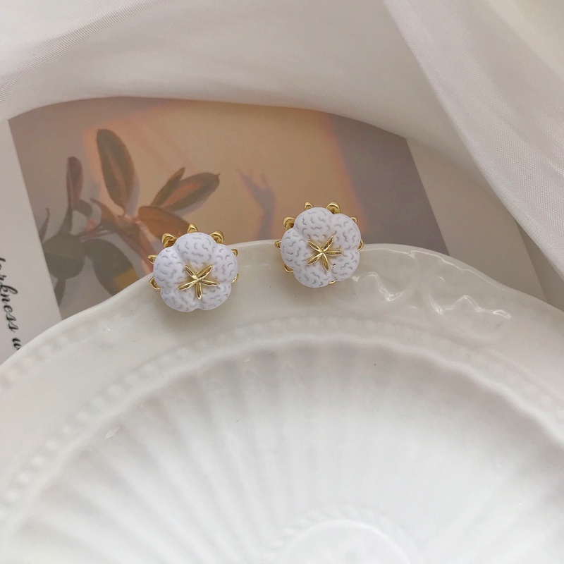 Khuyên tai kẹp không bấm lỗ chốt cố định K088 bằng hợp kim mạ vàng hình bông hoa bigsize dáng ngắn Leous Accessories