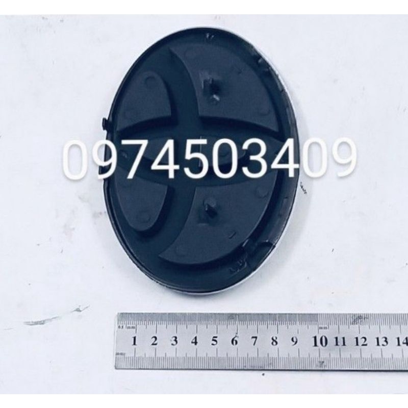 Logo biểu tượng Toyota trang trí ô tô, dài 15cm rộng 9cm