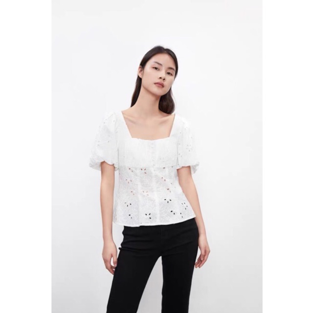 Áo thô hoạ tiết thêu nổi chỉ còn SIZE XS