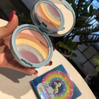 Phấn highlight Too Faced Rainbow Strobe Highlighter gam màu cầu vồng đầy khác biệt