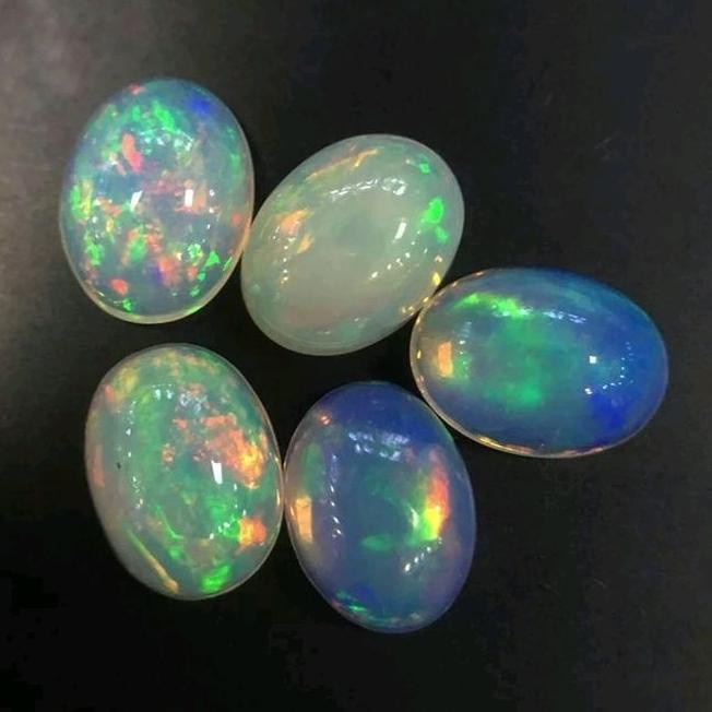 Đá Opal Tự Nhiên Màu Trắng Độc Đáo