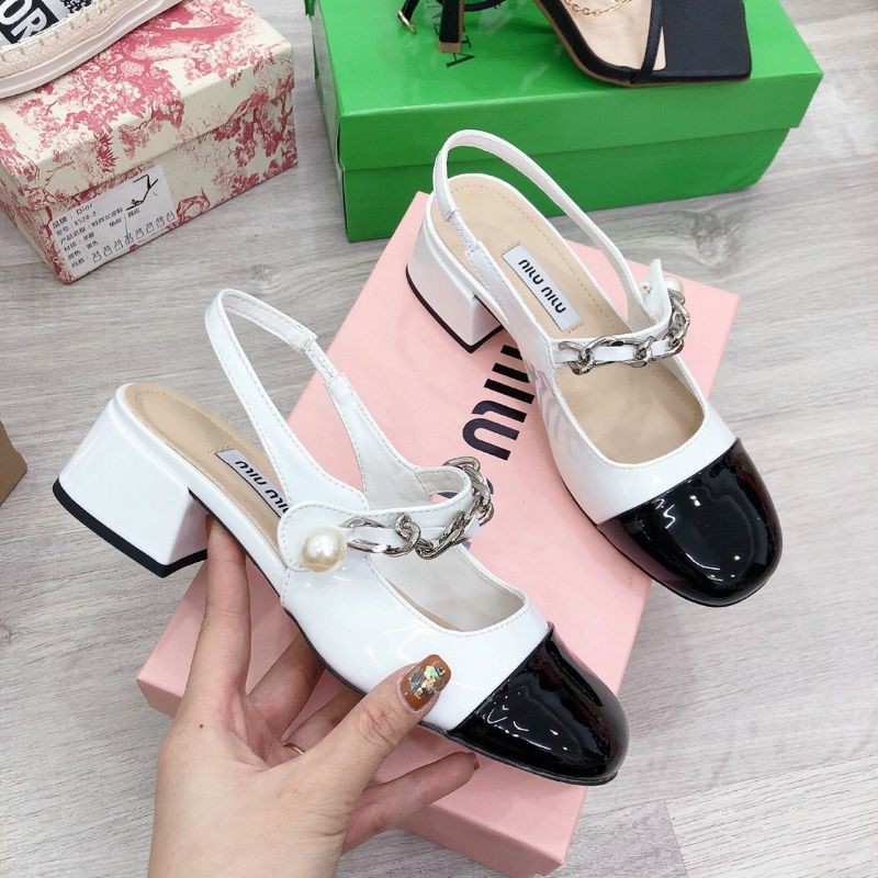 XKM(ẢNH THẬT)Sandal Miu Miu 3p Quai Xích Ngọc Da Bóng Mềm Êm Fullbox Bill Túi Cao Cấp