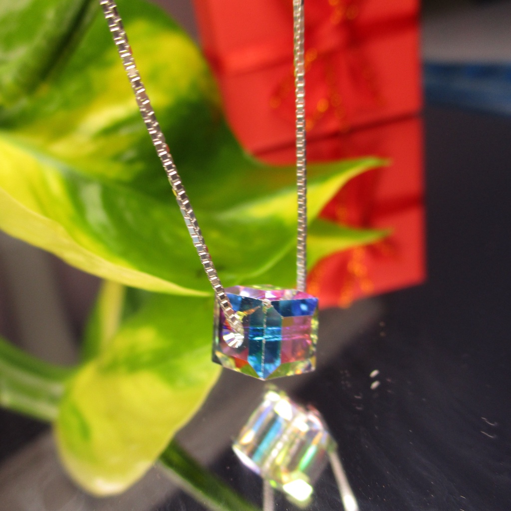 Dây chuyền bạc nữ Evasilver mặt đá pha lê nhiều màu. Vòng cổ dạng mảnh mặt đá hình vuông cá tính