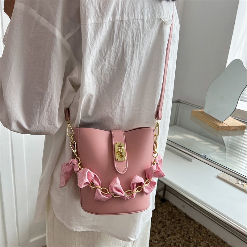 Túi Xách bucket Dây Xích Đeo Vai Thời Trang Cho Nữ