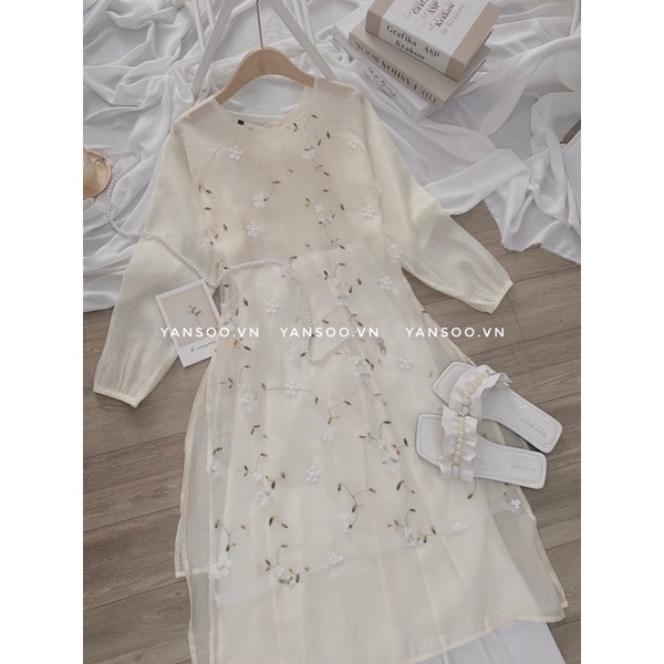 Áo dài cách tân thêu hoa nổi 3D , áo dài diện tết xinh chất tơ xước quần mềm hàng thiết kế by YANSOO