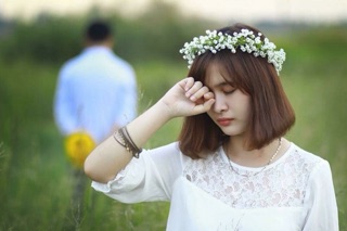 Vòng hoa đội đầu kỉ yếu