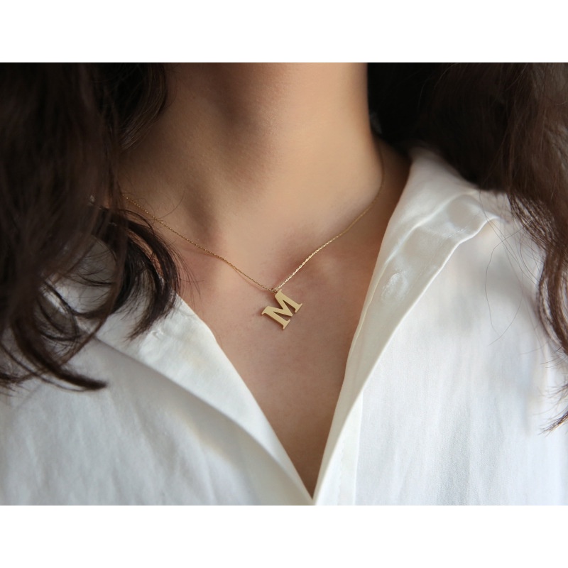 Vòng cổ Thép Titan Mạ Vàng 14K Mặt Chữ M Cá Tính Cho Nữ