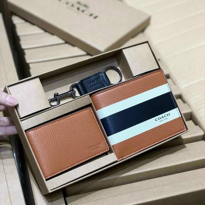 Ví Coach kèm móc khoá full box