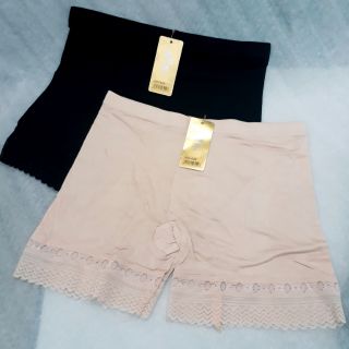 Quần đùi mặc trong váy cotton chân ren