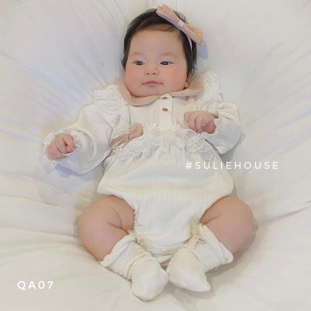 Body váy trắng kèm mũ nơ hồng tiểu thư - QA07