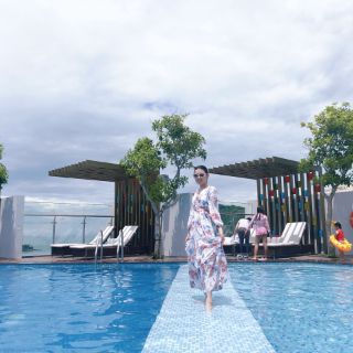 Đầm maxi hoa đi biển