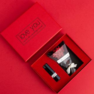 Bộ hộp quà tặng son môi kèm túi và hoa xinh xắn