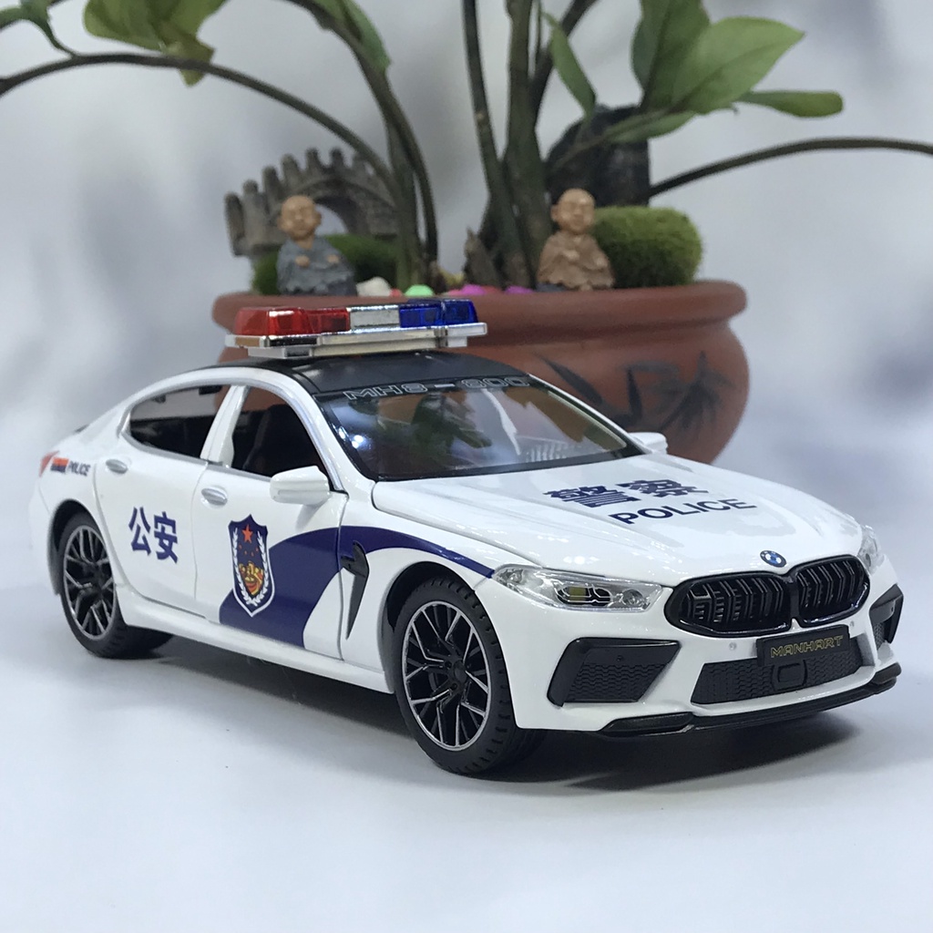 Mô hình xe cảnh sát BMW M8 bằng hợp kim tỷ lệ 1:24 có còi hú chuyên dụng