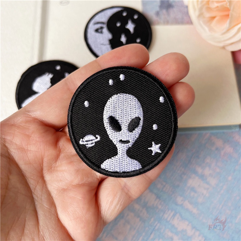 ☸ Miếng Dán Ủi Quần Áo Họa Tiết Trắng Đen Cổ Điển ☸ 1 Cái Tự May Thêu Trên Sắt Trên Huy Hiệu Miếng Vá