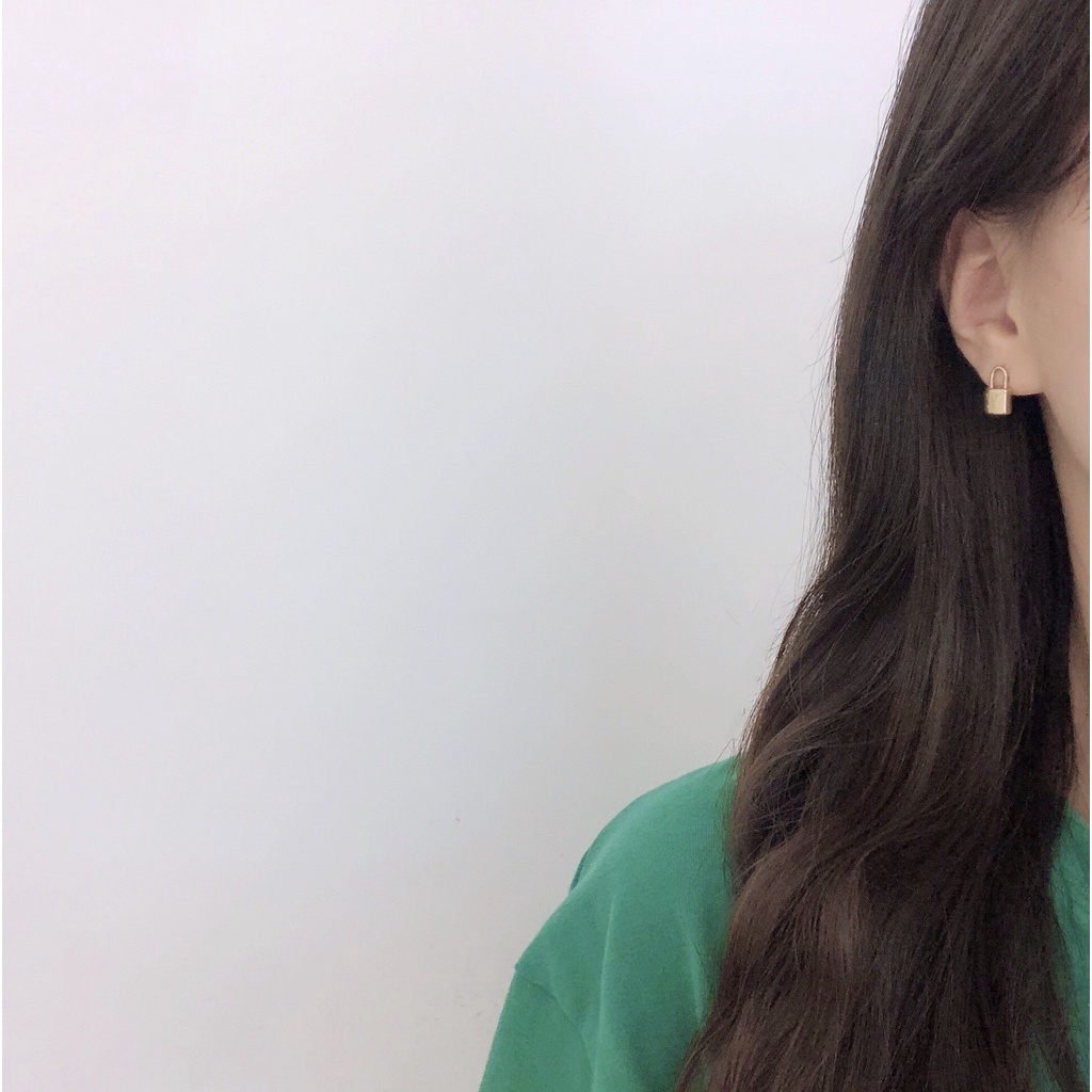 LOUIS VUITTON Khuyên Tai Tròn Bằng Thép Titan In Logo LV Thời Trang