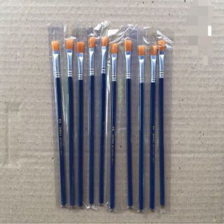 1 cây cọ vẽ
