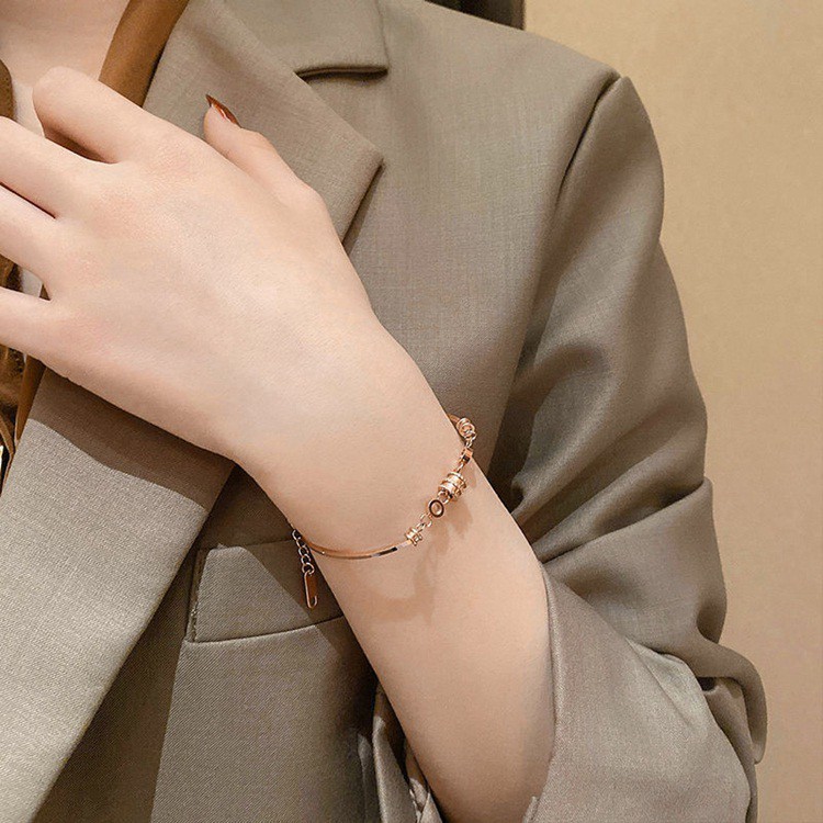 Vòng tay nữ titanium mẫu mới cực xinh - LT100