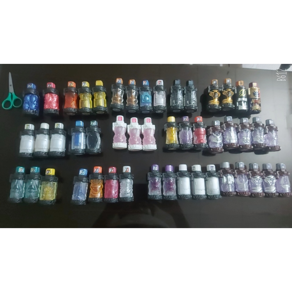 -Đồ chơi full bottle của series phim Siêu nhân Kamen rider build