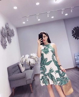 Váy cổ yếm chân bèo
