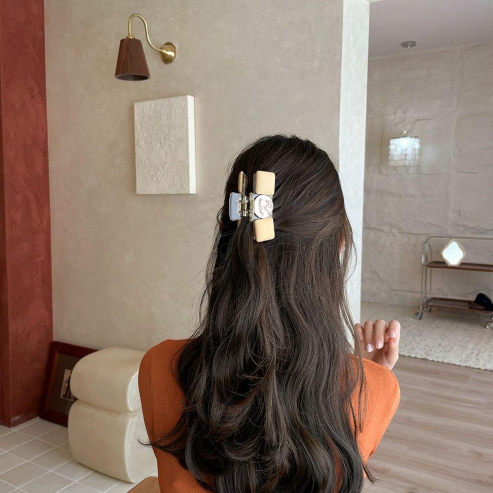 Kẹp Tóc Hình Khối Lập Phương Bằng Nhựa Resin Màu Ngà Thanh Lịch Cho Nữ
