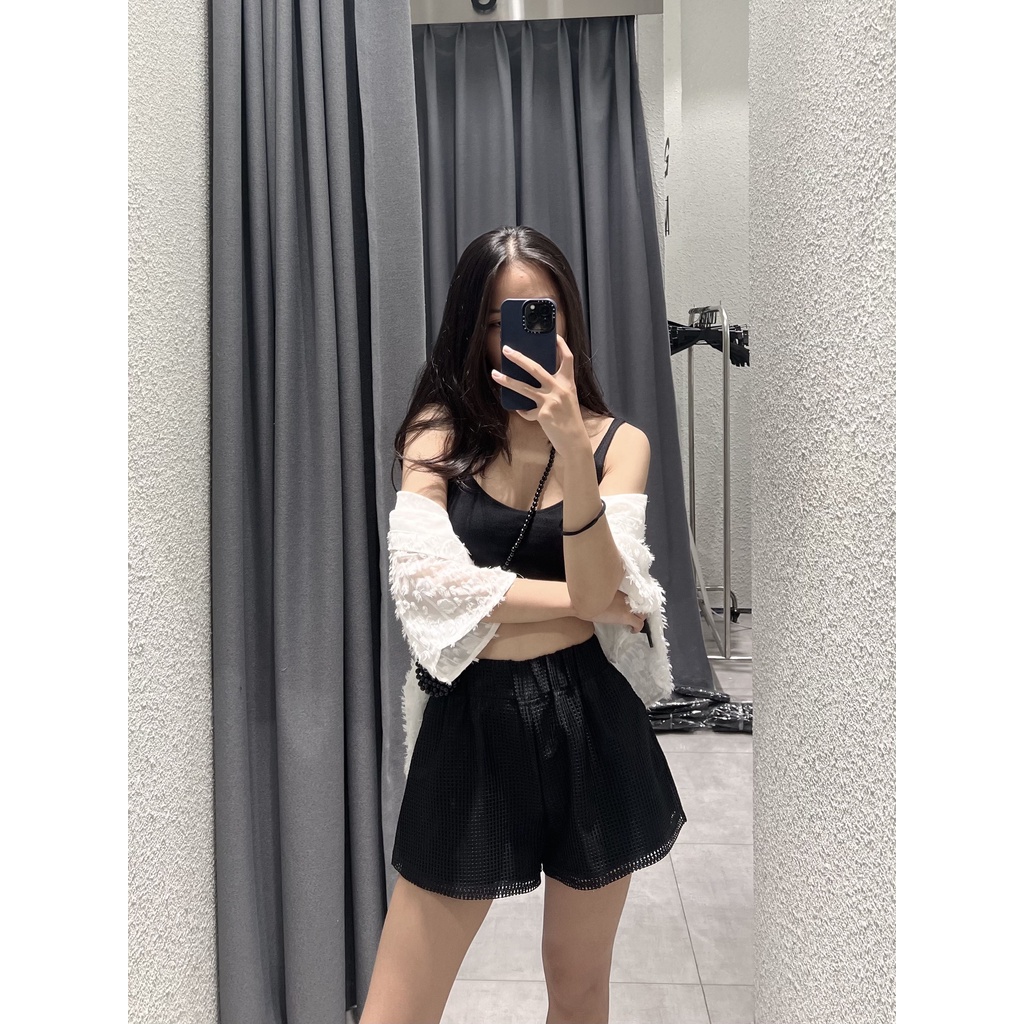 Quần shorts nữ màu đen vải nylon lưới, là min - NYLON NET SHORTS
