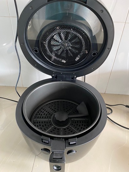 giỏ chiên của Nine Shield 8L có thiết kế chưa thực sự tối ưu