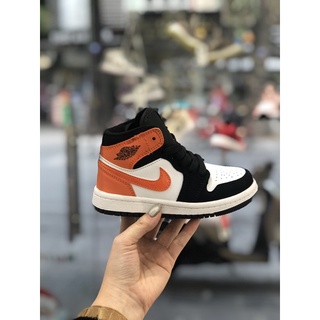 Giày Jordan cho bé màu cam đen