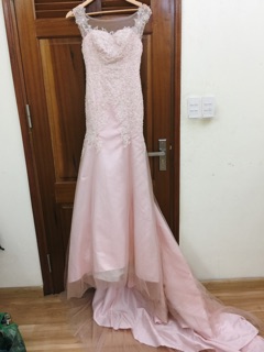 Váy cưới đuôi cá hồng