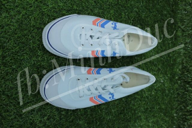 Giày đá banh Bata Tàu đinh TF mẫu 2