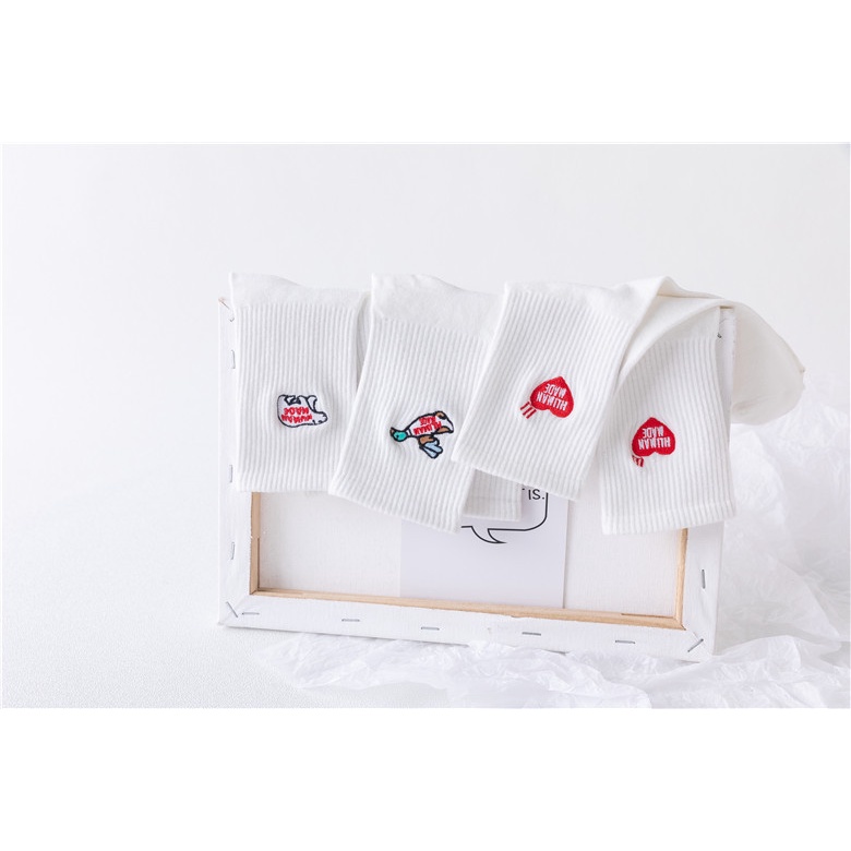 Vớ WAFNHA D163 màu trắng thêu họa tiết đơn giản