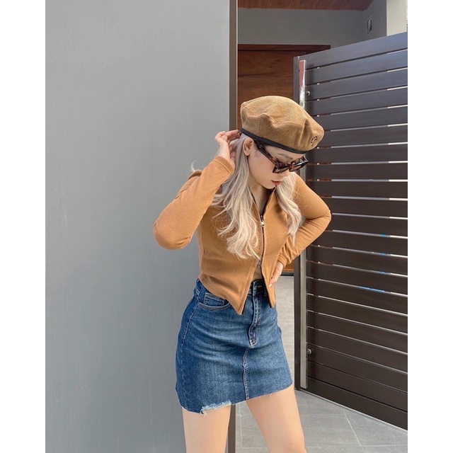 Chân váy jeans lai cắt rách nhẹ