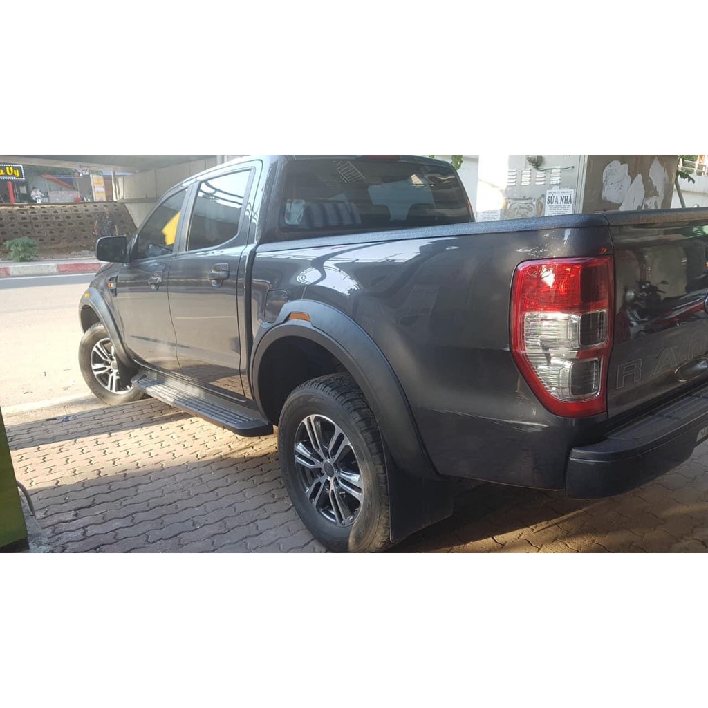 Cua Lốp Ford Ranger 2013-2022 Loại có đèn Phản Quang, dùng chung các bản Ranger