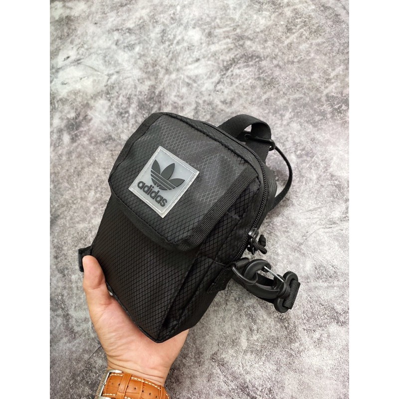 ❤️Hàng Xuất Xịn ❤️ Túi đeo chéo Mini B202 UTILITY FESTIVAL CROSSBODY BAG BLACK EW8675