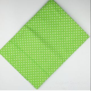 Vải bố (canvas) xanh lá cây chấm bi