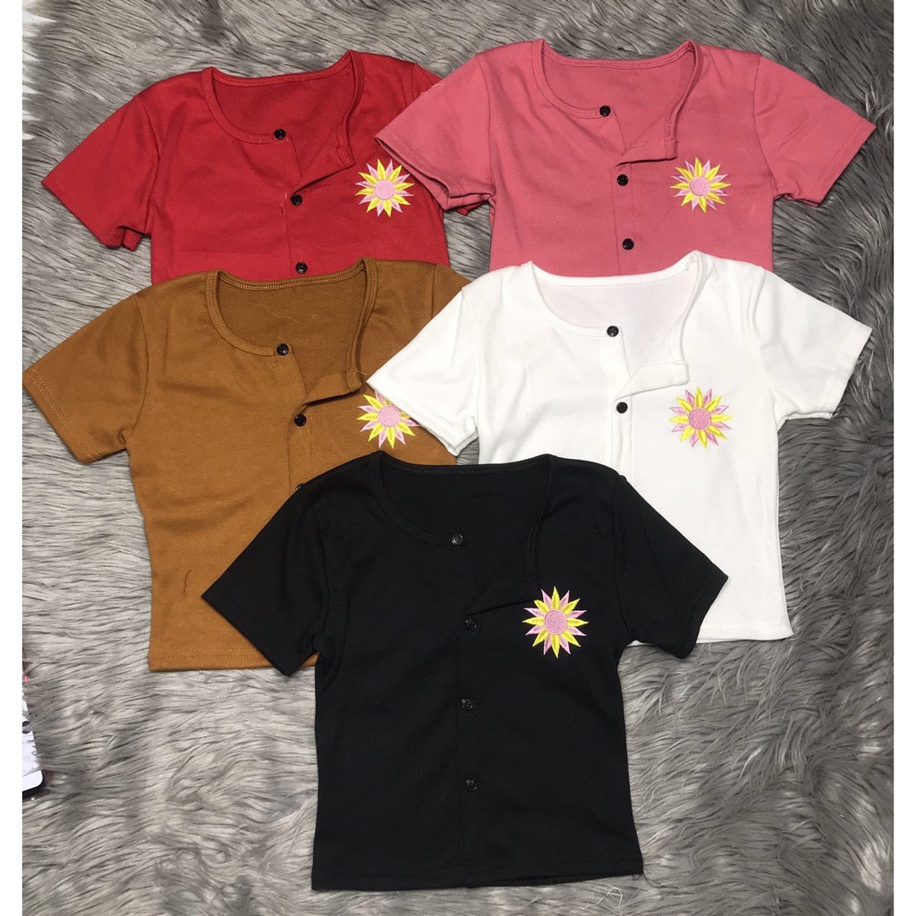 Áo croptop cài nút hoa cúc siêu hot
