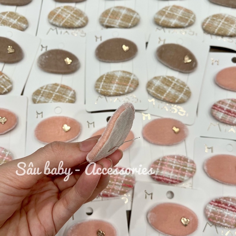 Sét hai kẹp bấm dạ nhung hình oval đơn giản cho bé