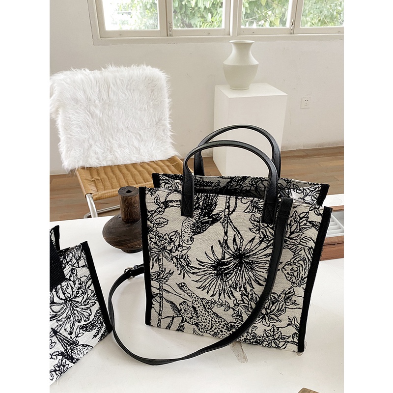 Túi Đeo Chéo Mini Bằng Vải Canvas In Họa Tiết Graffiti Dành Cho Nữ