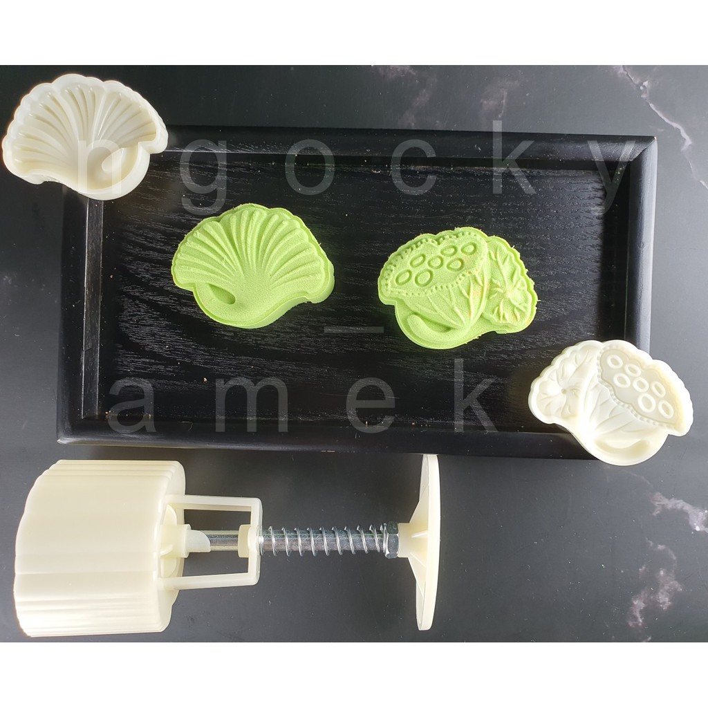 NQ00816 - KHUÔN LÒ XO BÁNH TRUNG THU / BÁNH DỨA  HÌNH GƯƠNG VÀ LÁ SEN 50G - 2 MẶT