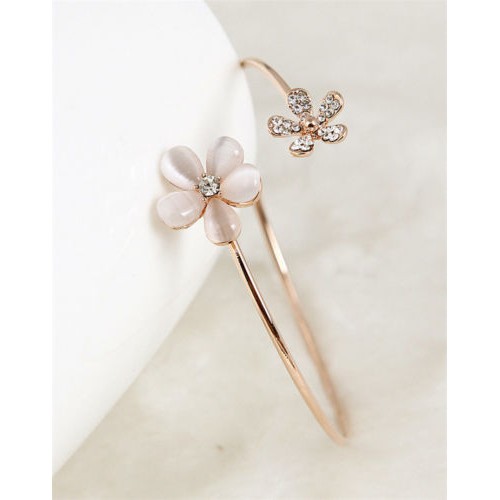 Vòng đeo tay dạng hở trang trí hoa cúc đính đá nhân tạo thời trang cho nữ