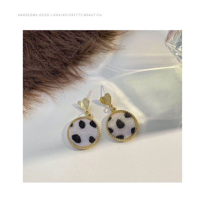 Khuyên tai đính đá sang trọng thời thượng 2023 cho nữ